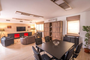 HostGost Selected Suites - BAMS, Private Spa included